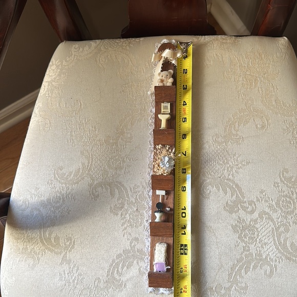 Adorable 1970s retro handmade wooden miniature shelf perfect for a bathroom - Picture 4 of 11
